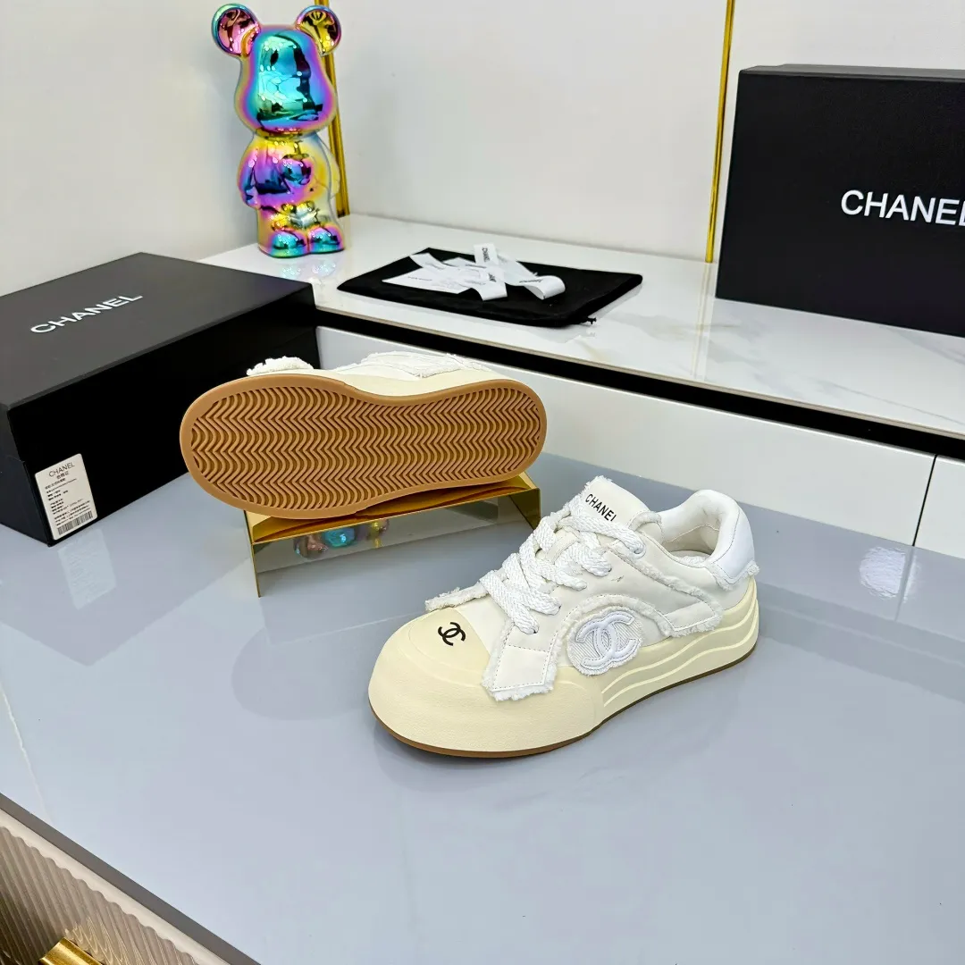👟👟Ex-factory price 620👟👟 Chanel bread shoes ~ original calfskin panda shoes Chanel 25C latest hot style panda black and white sports shoes casual sneakers Xiaoxiang hot item classic black and white panda color coco girls must pay Fabric: original custom mixed sheepskin lining: original imported breathable mesh lining outsole: Original molded rubber + TPU combination Size: Women's 35-41 Buy now👉